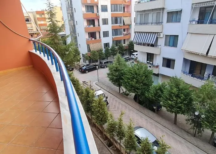 Miami Golem (Tirana)